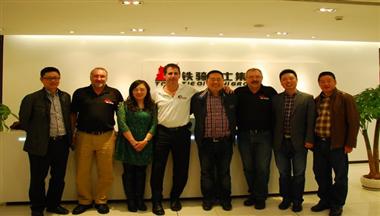 加(jia)拿(ná)大(da)加(jia)裕公(gōng)司副總裁Mike莅臨鐵騎力(li)士