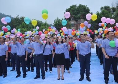 鐵騎力(li)士24周年(nian)慶放飛夢想儀式(shi)